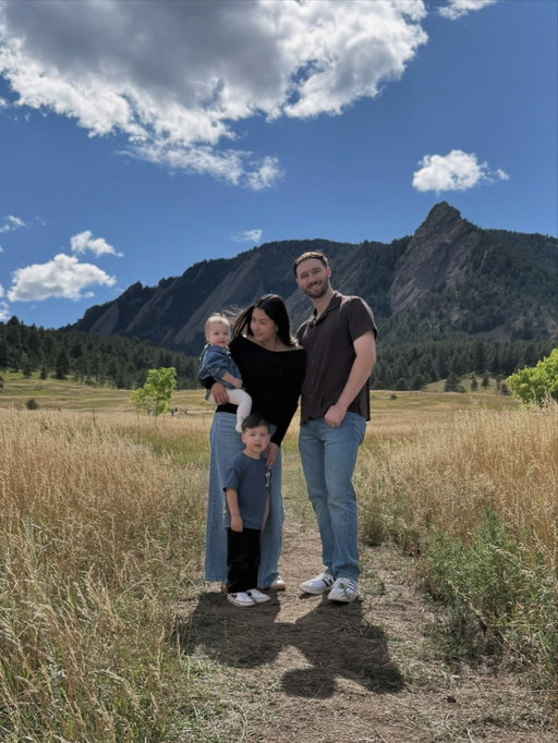 First family trip to Colorado 🏞️ we can’t wait to show you guys where we got the opportunity to stay 🥹😍⛰️