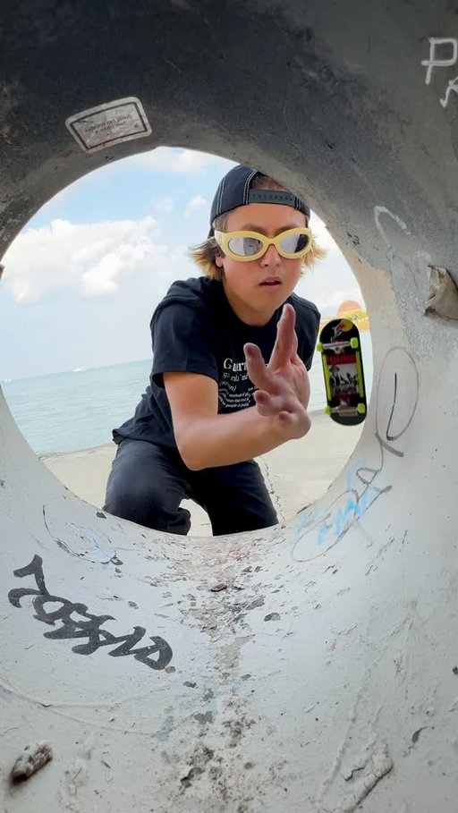 FULL VIDEO LINK IN BIO 👀

Went on a street fingerboard mission with the boys to get photos for @pliesmag check it out! 🙏

#fingerboard