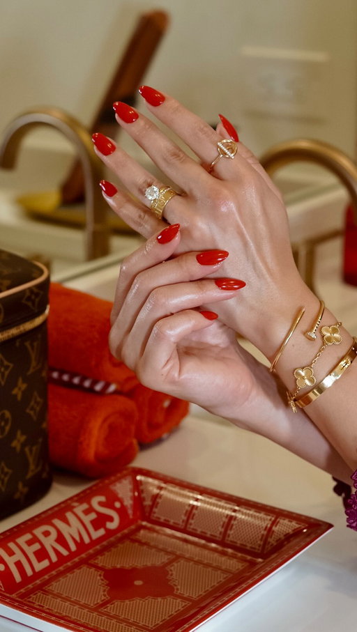 How I keep my hands wrinkle-free in my 30s 🤭👌 comment SHOP and I’ll send you this routine + links✨

💫 follow for more handcare / beauty routines

#selfcare #handcare #aesthetic 
#girlythings #bodycareroutine