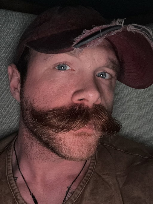 Someone commented (shapeshifter) so figured I’d confirm 👀 also a little scroll through some years past ❤️#throwback #shapeshifter #spy #undercover #face #imposter #what #how #beard #no #mustache #memories