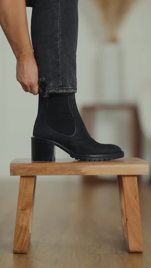 Boot moods 🤎 Which one are you today? 👢 

👢 @thursdays 

#stylegoals #fashiontrends #leatherboots