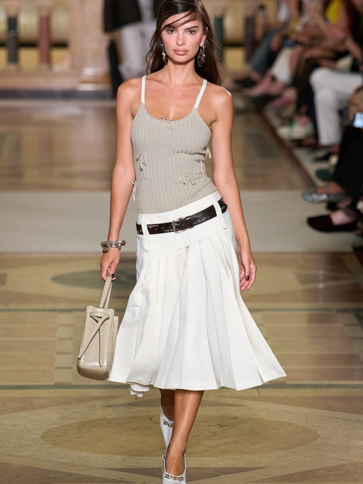 Tory Burch SS26 
 
Photo: Umberto Fratini / Gorunway.com
@voguerunway @voguemagazine @gorunwaydotcom 
 
#ToryBurchSS26