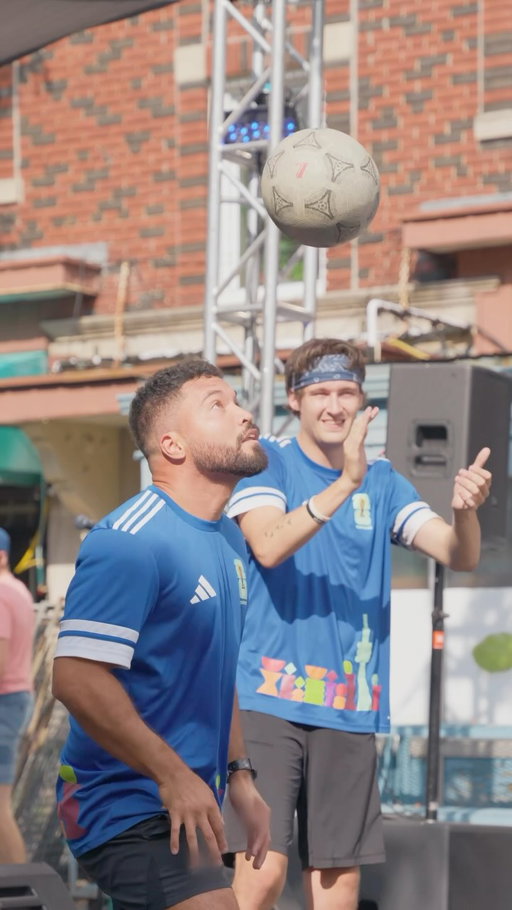 We kicked up the excitement at the BWV Toronto Ukrainian Festival this past weekend! 🇺🇦⚽️

Follow us for updates on where our Street Team will pop up next — and your chance to score some FIFA goodies! 👀🎉

#WeAre26 #WeAreToronto

Nous avons mis l’ambiance au festival Ukrainien BWV Toronto le week-end dernier ! 🇺🇦⚽️

Suivez-nous pour connaître les prochains rendez-vous de notre équipe de rue et tenter de remporter des goodies FIFA ! 👀🎉

#NousSommes26 #NousSommesToronto