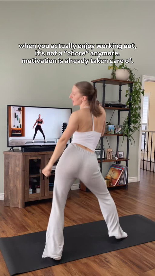 I’ve said it before, and I will say it again: there is no RIGHT WAY to move your body 👏🏼 
If you enjoy it, you’re more likely to stick to it.
If you stick to it, you’ll build a routine.
If you build a routine, it will become a habit.

Its that simple 😌 

Cardio aerobics class on MadFit YouTube channel 💃 
.
.
.
.
#fitness #fitnessmotivation #homeworkout #workoutroutine #weightloss #danceworkout