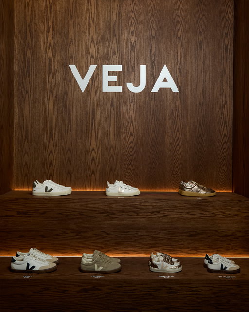 @bloomingdales, one of the world’s biggest department stores, chose us to take over its Studio 59 café. ​

For a few weeks, the Amazon rainforest finds its way into the heart of New York. Responsible sourcing, forest communities, and the real materials behind our sneakers on display in Manhattan.​

Until September 30th​
📍 Bloomingdale's 59th Street and, 1000 Third Avenue, Lexington Ave ​
New York, NY 10022​

#veja #bloomingdales #newyork #popup