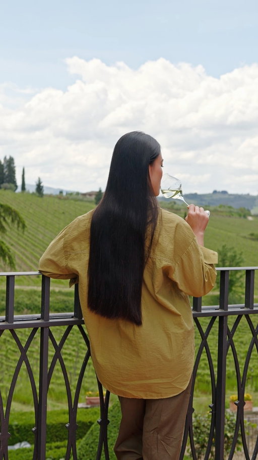 For a truly refreshing moment of taste, let yourself be captivated by the refined elegance of Prosecco.

Its fine bubbles and delicate aromas of white flowers and fruit invite you on a journey of pure pleasure.

Discover more via the link in bio.

•

Per i momenti più freschi e frizzanti, lasciati conquistare dalla raffinata eleganza del Prosecco.

Le sue bollicine fini e i profumi delicati di fiori bianchi e frutta ti invitano in un viaggio di pura piacevolezza.

Scopri di più al link in bio.

#Ruffino1877 #RuffinoSparkling #RuffinoProsecco