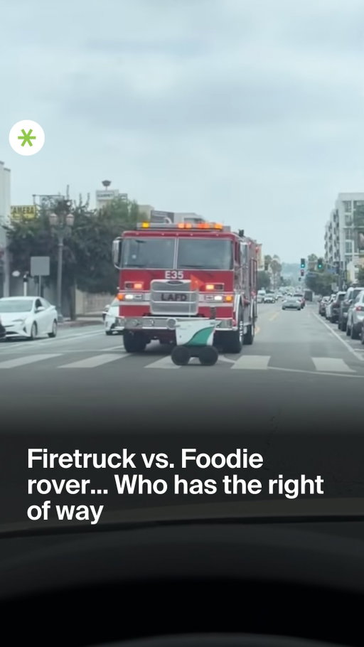 Who has the right of way here? Lol 😂 Only in L.A. 
#mysecretla #meme 
📹: kasseyisrich/ TikTok