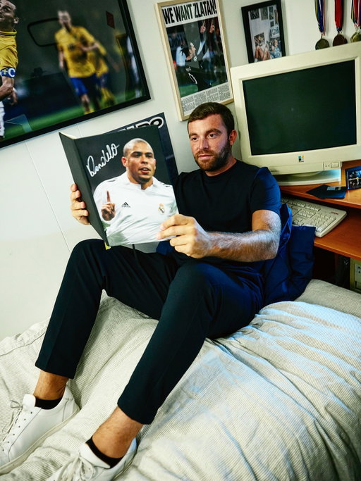 💭📖 From dreaming in bedroom like Zlatan to jumping into the game… 𝒉𝒆𝒓𝒆 𝒘𝒆 𝒈𝒐! 💚

𝐓𝐡𝐞 𝐂𝐥𝐮𝐛 𝐢𝐬 𝐘𝐨𝐮𝐫𝐬 😉🎮 @easportsfc #fc26 #ad