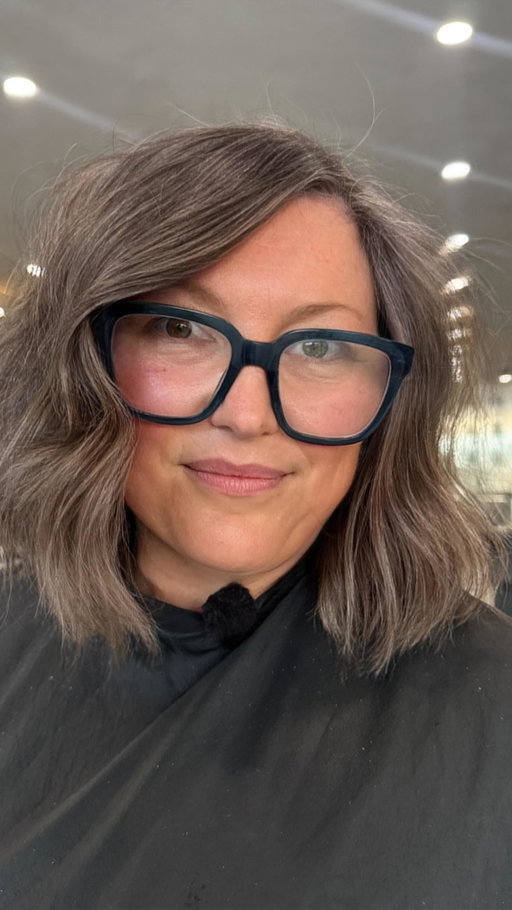 GREY BLENDING AND CONFIDENCE BABY ! 

When transforming hair , it’s literally makes me so happy ! Seeing my clients reactions , feeling there emotions and giving her the hair she wants ! 🥹
-
-
#greyblending #hairconsultation #hairtransformation #hairtok #hairdresser