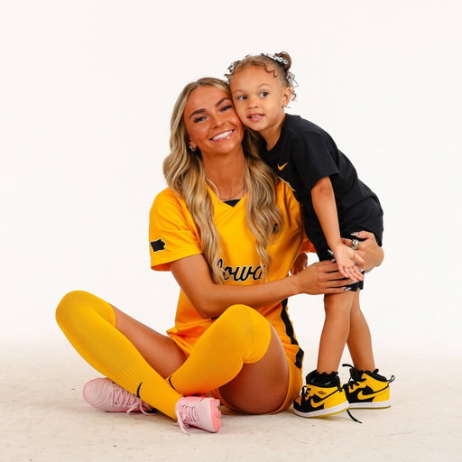 A season of strength, both on and off the field. 💛

Read Meike's journey ➡️ link in bio!