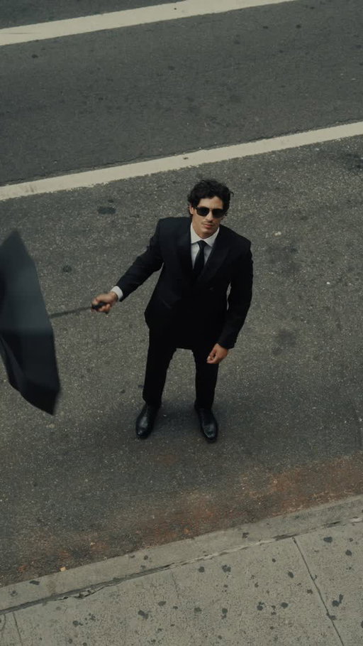A man in a suit >

#nyc #Suit #style #mensfashion #fashion