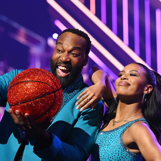You can’t touch the good vibes Baron & Britt brought to Premiere with their high-energy Cha Cha! 🎉 #DWTS