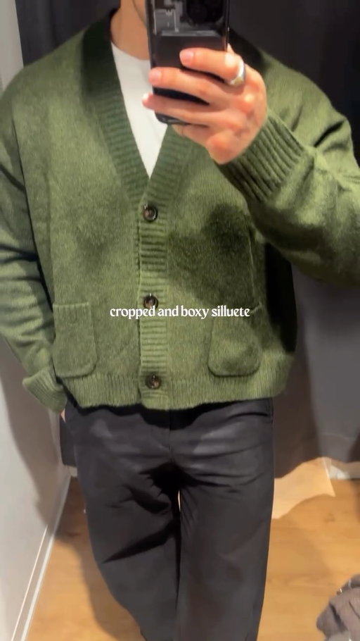 @uniqloeurope have quietly dropped one of the best boxy cardigans.

Don’t skip on the women section at Uniqlo

#mensfashion #shortguy #cleanaesthetic #wardrobeessential #menstyle