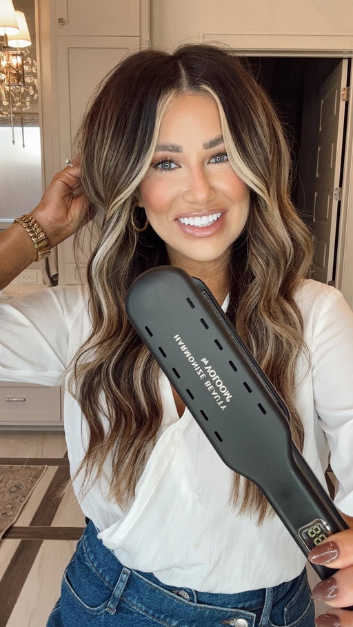 Volume makes the biggest difference!😮‍💨 @harmonizebeautyco just launched their new @voloom tool!!! 

Comment “VOLUME” for the 🔗’s to everything I use!! 

#hair #hairtips #bighair #beauty #beautyhacks #beautytips #hairtutorial #hairstyle #hairgoals