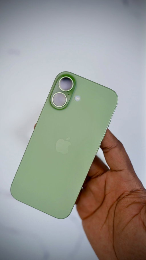 The iPhone 17 is probably the most rounded iPhone this yeah and looks stunning in Sage

#iphone17 #apple #unboxing #unboxingvideo #reels #reelsinstagram