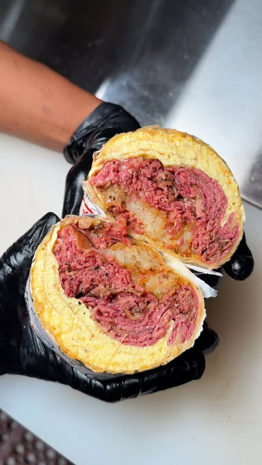 Pastrami for breakfast 🤝 Irv’s Burgers

Pastrami Breakfast Burrito from Irv’s Burgers with Pastrami, eggs, cheddar cheese, Irv’s sauce, tater tots, flour tortilla.

#PastramiBurrito #BreakfastBurrito #IrvsBurgers