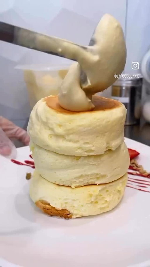 @mottoteacafe Crème Brûlée Soufflés Pancakes
These light and fluffy treats topped with a sweet caramelized layer will send your tastebuds on a heavenly ride. Located in San Gabriel and Pasadena!