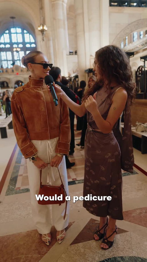 @enyaumanzor asking the burning questions. #ToryBurchSS26 #ToryBurch #NYFW