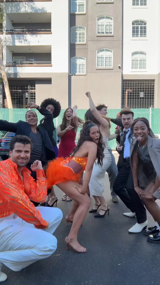 When two worlds collide 🧡 @taylorswift @dancingwiththestars