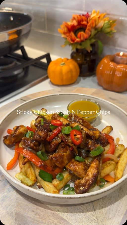 STICKY CHICKEN & SALT & PEPPER CHIPS🌶

this dinner is SO good, we haven’t had it in ages so it was time to make it again! 

Chicken:
- 300g chicken breast 
- 1tbsp soy sauce 
- 10g cornflour 
- 1tbsp salt & pepper seasoning 

Sauce:
- Tbsp rice vinegar 
- 3tbsp light soy sauce 
- 1tbsp chilli jam
- 1tbsp honey 

For the veggies & chips 
- 400g Maris piper potatoes 
- 1 diced onion (save half for the chips)
- 1 diced red pepper (save half for the chips) 
- 2 Crushed garlic cloves 
- 1 sliced Spring onions 

For the salt and pepper seasoning:
- 1tbsp sugar 
- 1tbsp sweetener 
- 0.5tbsp salt
- 1tbsp chilli flakes 
- 1tsp garlic powder 
- 1tsp white pepper 
- 1//tsp Chinese five spice 
The above makes quite a lot, so I just add this to an empty jar and save for another time! 🌶🌶

Add chicken to a bowl with some of the salt and pepper seasoning, cornflour and tbsp soy sauce. 

Then add the chicken in a large frying pan in some spray oil, leave it to cook without moving too much.

Then add half of the peppers, onion and garlic. Once the veg softens, add the sauce ingredients. 

For the chips cut potatoes into chips and cook these in the air fryer for 20 minutes. 

Add the rest of the veg to a wok and then when the chips are cooked, add these to the wok with a sprinkle of the salt n pepper seasoning.