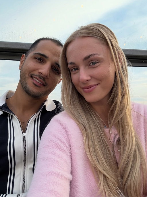 verliefd pt. 8292 (swipe voor onze eerste foto samen en deze stuurde hij naar zijn ouders 🥹)