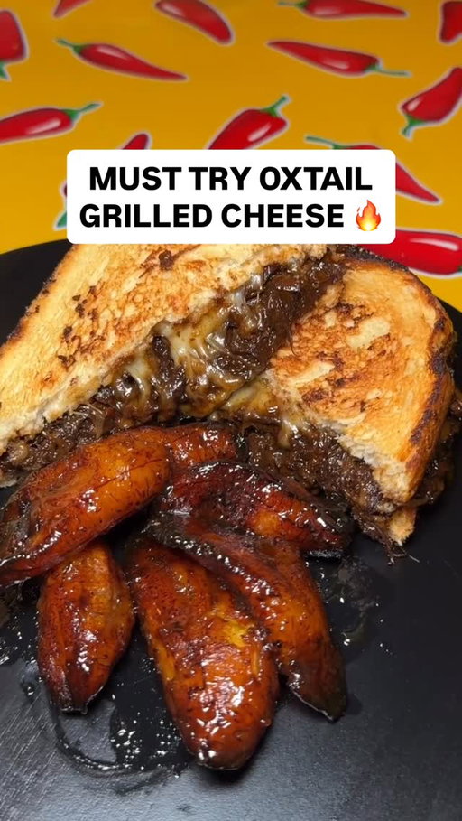 That oxtail grilled cheese was crazy good ⚡️
Much love to the legend @chefshorne 

📍445 Albee Square West, Brooklyn

#nyceats #oxtail #grilledcheese #nycfood #hiddengem #brooklyn #caribbean #caribbeanfood #oxtails #food #dekalbmarkethall