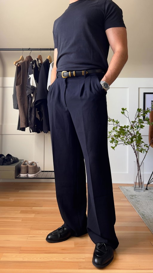 All I’m asking for in a pair of black wide leg trousers. And yes….they’re woman’s. 

Wearing the @aritzia Effortless Pant in a size 10. Typically wear a men’s size 30x32

#mensfashion #menwithstreetstyle #ootd #grwm #simplefits #minimalfashion #easyfashion #mensstyle #ootdmen #fitcheck