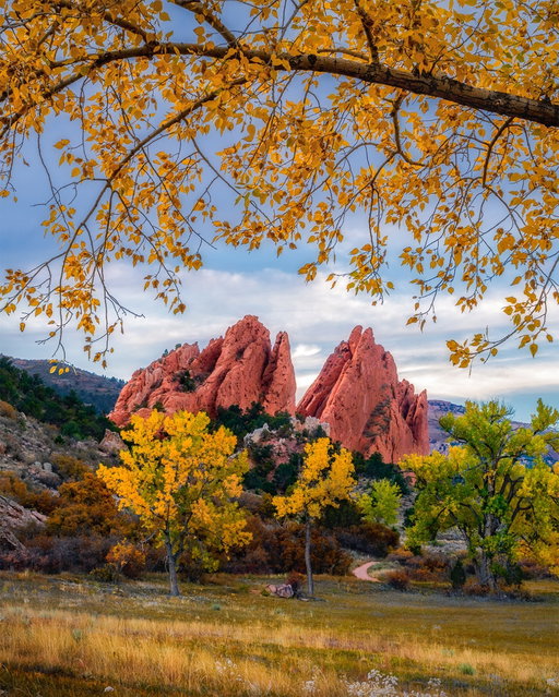 Just when we thought Garden of the Gods couldn’t get any more colorful! 😍🍂

📸: @danielscottphoto