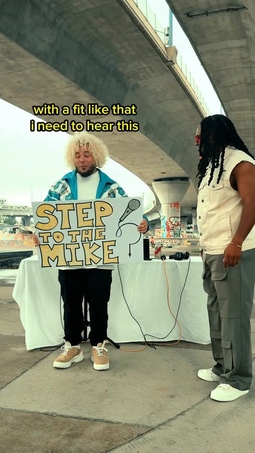 Honestly wasn’t expecting that voice at the end 😱🫠 #steptothemike #streetperformer #publicperformance #freestyle 

Get your music on all streaming platforms and socials with @distrokid while keeping all your music royalties, unlimited uploads & more features than any other distributor #distrokid #ad