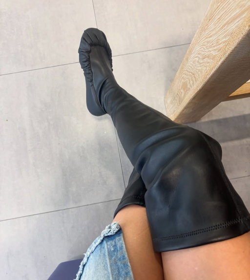 Ballerina boots 🖤🖤🖤🖤