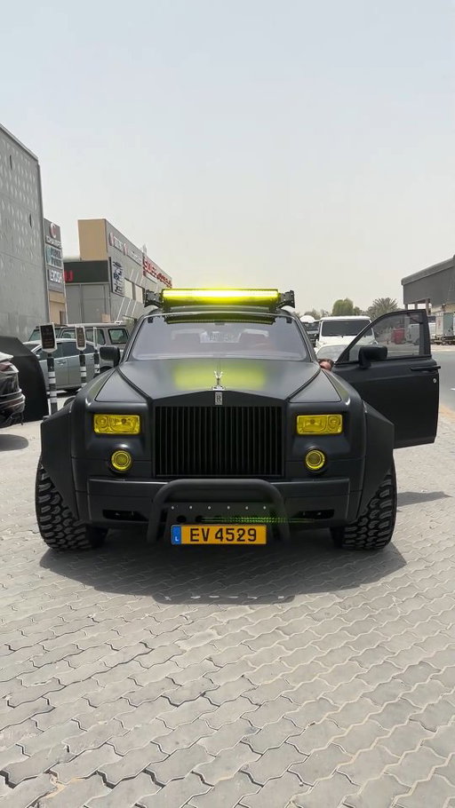 This custom 6X6 Rolls Royce Phantom is a beast ❤️‍🔥

@sbxcars 

#rollsroyce #phantom #6x6 #rollsroycephantom