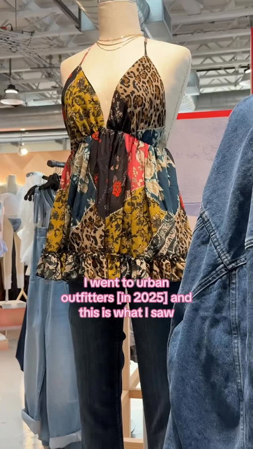 Not the babydoll top-dress-tunic-thing over the FLARE JEANS on the mannequin too 🫣

#2000s #2000sfashion #millennials