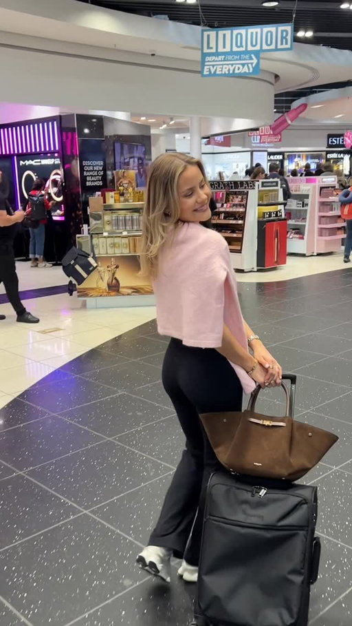 ad | the holiday starts the moment I step into @worlddutyfreeuk at @stn_airport ✈️ Treating myself just before a flight is my fave tradition, from new fragrances to the cutest #DepartFromTheEveryday activities and picking up my go-to beauty buys ✨ 

Make sure to save some time to browse and indulge at World Duty Free before heading to your gate !!