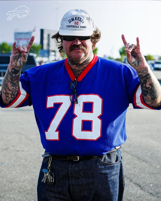Tailgating with @mattymatheson 🔥

#BillsMafia | #GoBills