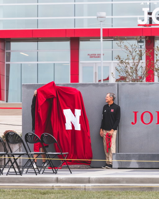 A statue fit for a legend (and a cowboy.) 🤠