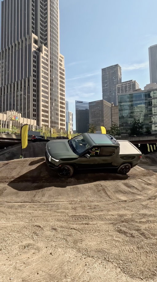 Off-road in downtown Chicago! 
The Electric Joyride course is built from recycled asphalt and features 5 obstacles, including an 18 ft hill climb at ~33° slope, 90° Kick Turn, and more.
 
📍401 North Michigan Ave 
🗓 September 19-21 
🕙 10am-6pm
🔗 Link in bio
