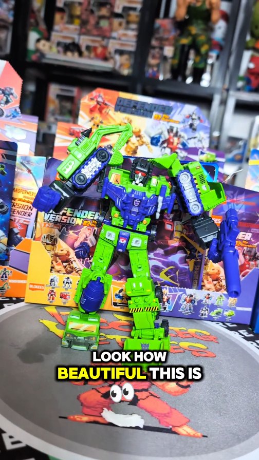 I've never been the type to try doing any type of model kits, but these Blokees Transformer ones caught my interest lol The Blokees Transformers Devastator Combining Accessory Model Kit needed some of the vehicles from three different sets to be able to complete, and I'm not going to lie, it was one of the most satisfying things I've ever done lol Let me know if y'all want to see me open up the other Transformers Model Kits to see if I find the secret ones 👀if y'all want to grab some, check the link in my bio to try them out and build your own! @blokees.official
Also has licenses with Pokemon, Disney Has to plus more of y'all want to check those out! 
#Blokees #BlokeesDevastator #modelkits