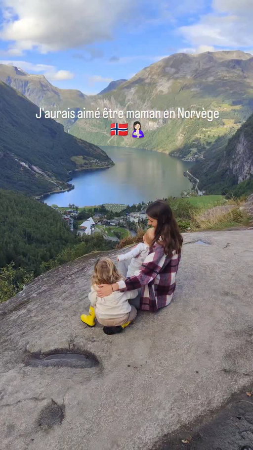 J'aurais aimé être maman en Norvège 🇧🇻🤱🏻

🇸🇯 Le congé maternité dure 1 an payé à 100%. Ici il est inconcevable de séparer un bébé de sa maman. 💔

🇲🇫 En France nous avons à peine 3 petits mois. Nous sommes à peine remises physiquement, nous venons tout juste de rencontrer notre bébé, souvent il s'endort au sein ou au contact de maman car c'est un besoin à cet âge là. L'OMS préconise d'ailleurs d'allaiter 6 mois. Et paradoxalement, on nous demande de retourner au travail au bout de quelques semaines dès lors notre bébé passe plus de temps avec sa nounou qu'avec ses parents...

🇸🇯👩🏻‍🏫 L'école commence à 6 ans. Avant les enfants sont au jardin d'enfant, Ils passent leur temps à jouer. On ne met pas la pression sur les apprentissages et pourtant ils n'ont pas un niveau inférieur à celui des élèves français !

🇲🇫 Chez nous, un enfant né en décembre comme Milan est dans l'obligation d'aller à l'école à seulement 2 ans et 8 mois. 

🇸🇯 Ils sont dehors tout le temps peu importe la météo, les enfants adorent jouer sous la pluie ou dans la neige. D'ailleurs à la crèche, il n'y a pas de salle de sieste !

😴❄️ Les bébés dorment dans leur poussette dehors même sous des températures très basses. Et ils ne sont pas plus malades que nos bébés français, au contraire il y a de nombreux bienfaits à cette pratique. 

🇸🇯 🍃Ils jouent dans la terre, les flaques, avec des cailloux et des bâtons. La nature est au cœur de leur éducation. Ce n'est pas grave de se salir. Les enfants sont lavables et les vêtements aussi !

➡️ En fait, on les laisse être des enfants, tout simplement, non ? ❤️

_______________________________________________________________________________
Vous en pensez quoi ?
_______________________________________________________________________________
#norway #visitnorway #kids #travelwithkids #travelfamily #welivetotravel #wekeepmoments #kidsinnorway #norwaymum #babytravel #mumofboys #education #norvege #vanlife #outdoor