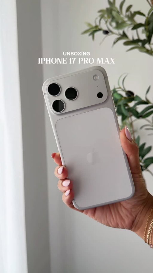 Unboxing the iPhone 17 Pro Max in Silver 🤍✨

#iphone17pro #iphone17prax