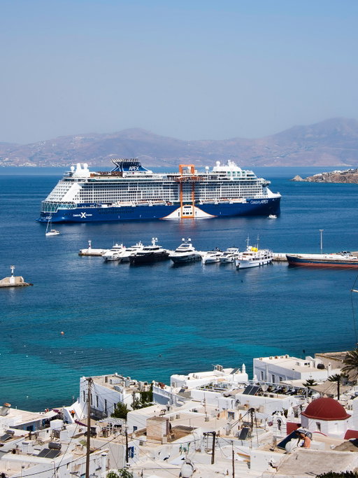 Heaven is waking up to Mykonos' whitewashed walls and turquoise waters 🤍