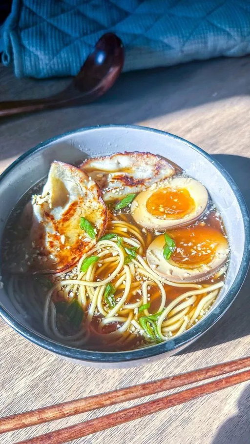 Easy homemade instant ramen @farahjeats 

This quick and easy 15-minute homemade instant ramen is so simple to make, it only has 6 ingredients for the broth! A comforting bowl of noodle soup that will warm you from the inside out.

Comment “ramen” and I’ll send you the detailed recipe 🫶

#asianfood #easyrecipe #quickrecipe #foodie #noodles