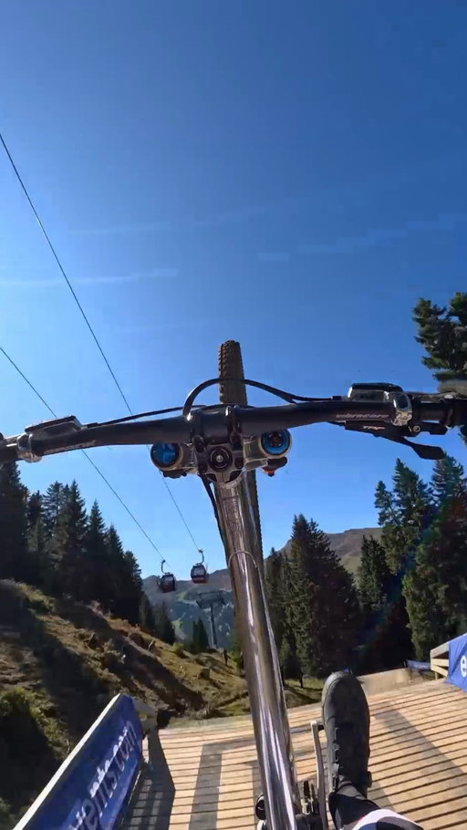 @asavermette going nuts, taking the junior quali win in lenzerheide going upside down mid run 🤯