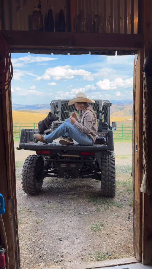 Evening chores wind down with a little help from @openfarmpet Epic Blend Grass Fed Beef and Bone Broth recipes— I feed fresh food in the mornings and rotate in their kibble at night to keep things easy without sacrificing nutrition. It’s clean, traceable, and actually good for their teeth too #OpenFarmPartner #ad