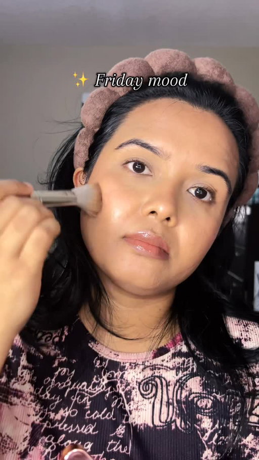 ✨ Friday mood unlocked ✨ 

Just a little glow, a little ease, and a reminder that makeup isn’t only about how you look—it’s about how it makes you feel. Light, effortless, and perfectly you. 💫 
@kosas @lysbeautyofficial 

#fridaymood #effortlessbeauty #kosas #lysbeauty #glowup