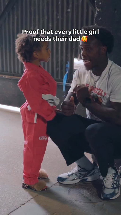 I’m teaching my kids that in life we have to FIGHT for anything we want! If they want to do something they have to give it their all! 
-
-
-
-
#jiujitsu #bjj #wrestling #mma #fatherdaughter #girldad