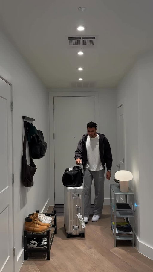 post travel reset. unpack with me after an incredible visit to Italy 🇮🇹. feels good to be home and unpacked 💆🏽‍♂️ 

#asmr #asmrsounds #reset #travel #clean #CleanTok #cleaning #cleaningmotivation #satisfying #aesthetic #viral #unpacking #Home
