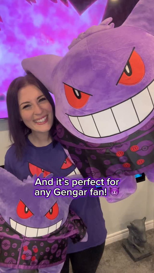😈 @buildabear’s Giant Gengar plush is finally here! 🎉 I know I’m biased, but this is one of the coolest @pokemon plushies BAB has released! It’s about 24” long (although he is larger than the 24” Jazwares Gengar), and it’s an online exclusive!

I also wanted to show a comparison with it next to the smaller, original BAB Gengar plush! They both have the same coat, which is adorable! 🥹 The noticeable difference, next to the size, is the colouring; the smaller one is a darker shade of purple (which not going to lie, I honestly prefer)! The Giant Gengar also doesn’t come with a hat nor does it talk. 

It’s such an adorable Gengar plush, and it’s perfect for any Gengar fan! 🥰
.
.
.
.
.
.
.
.
.
.
.
#gengar #ghosttype #buildabear #pokeween #pokemon #pokémon #pokemontoys #pokemonplush #pokemonplushies #pokemoncommunity #pokemontcg #pokemontcgpocket #pokemontradingcardgame #pokemoncards #pokemoncenter #nintendo #nintendoswitch #nintendoswitch2 #streamer #gamergirl #gamer #pokegirl #pokemongo #pokemoncollection #pokemoncollector #pokemontrainer #pokemonmaster #pokemonscarletandviolet #pokemonlegendsza