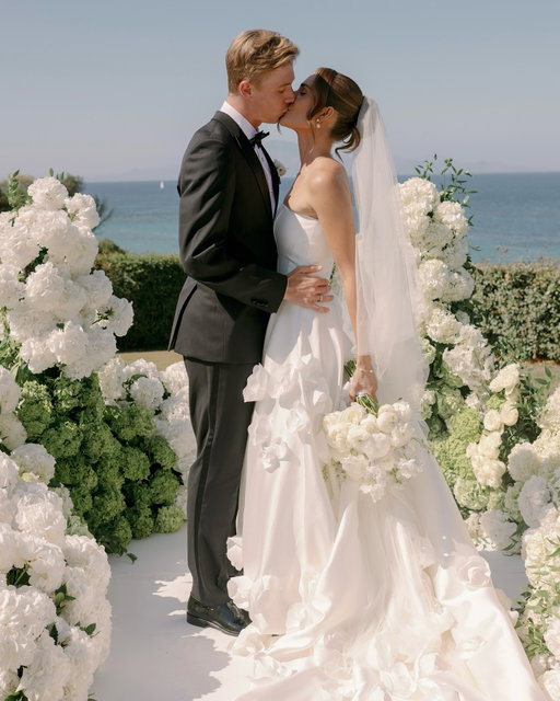 Game. Set. I do. 💍 

@denis.shapovalov & @mirjamshapovalova have officially tied the knot!

📸: @karinlundinstudio