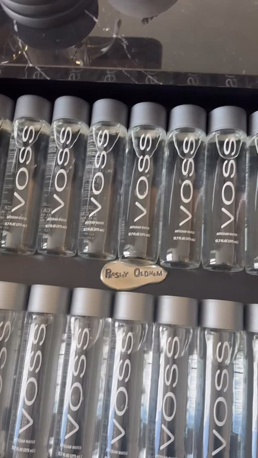 New York Fashion Week Essentials 

@presley.oldham 

#voss #vosswater #vossworld #nyc #nyfw #fashion
