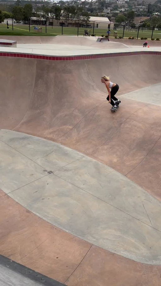 🤎Been skating all the different parks lately🤎 
🎥 @ho_sway